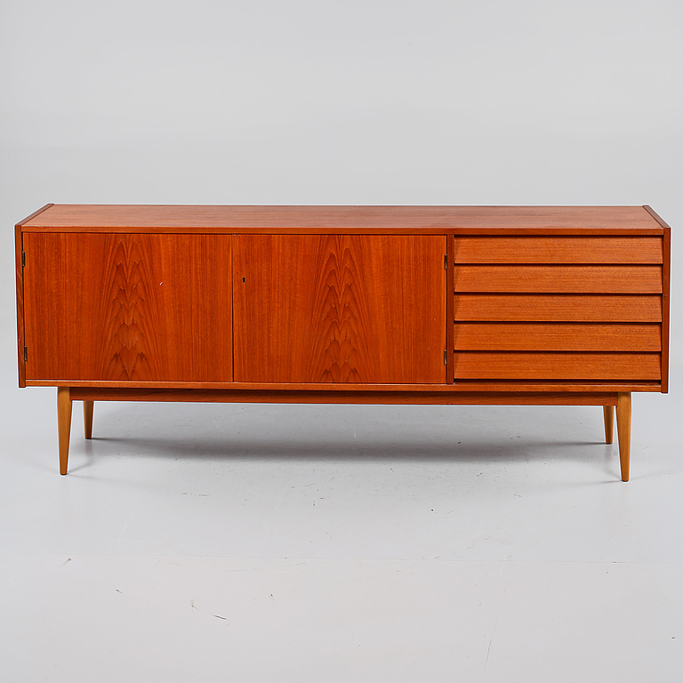 SIDEBOARD