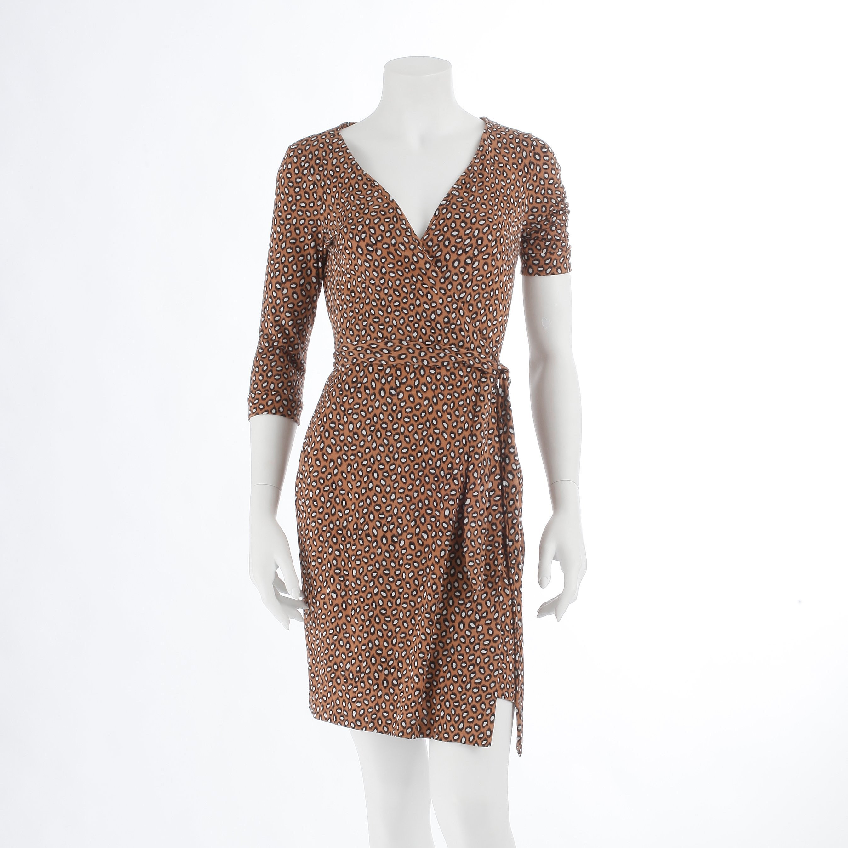 DIANE VON FÜRSTENBERG, a leopard print cotton wrap dress. - Bukowskis