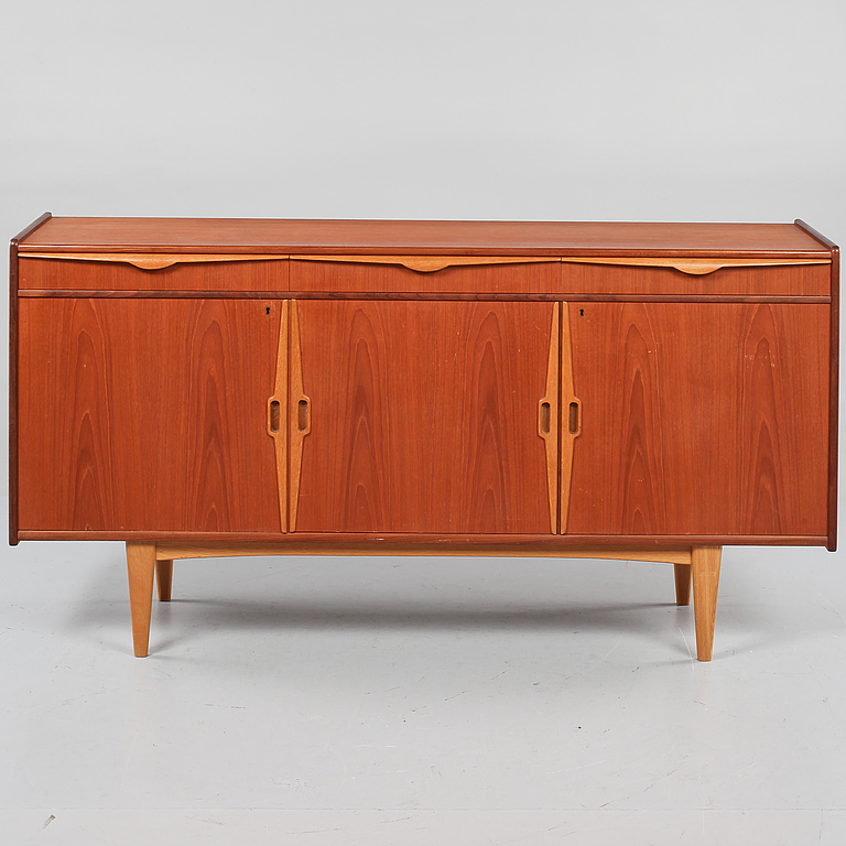SIDEBOARD