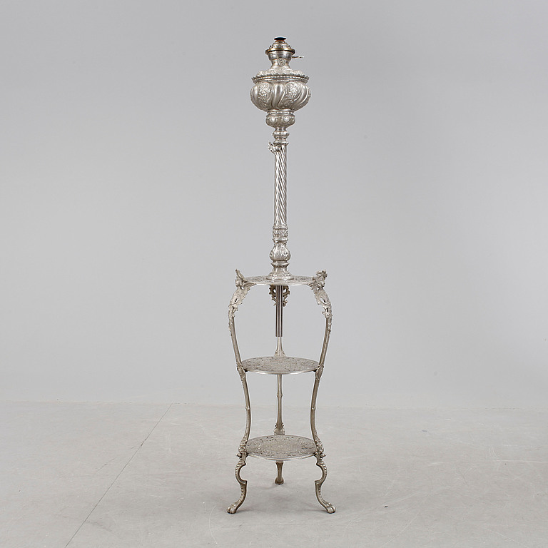 GOLVLAMPA