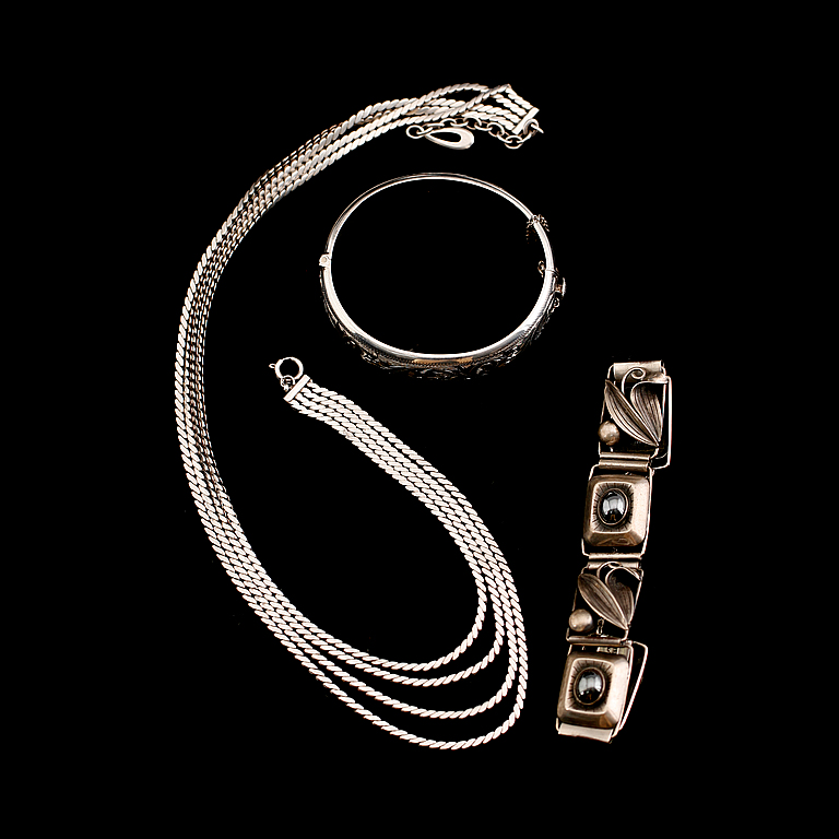 ARMBAND