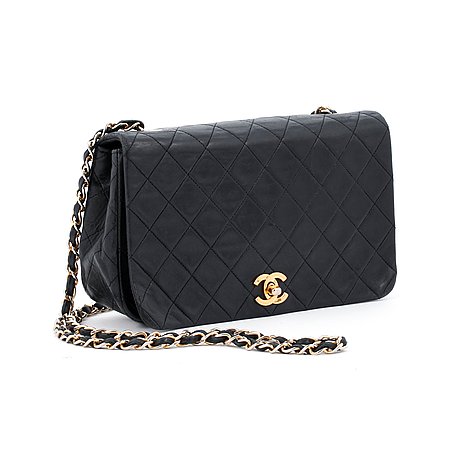 chanel black quilted purse