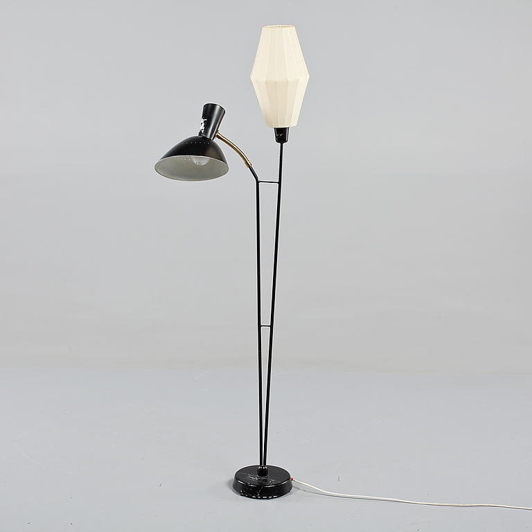 GOLVLAMPA