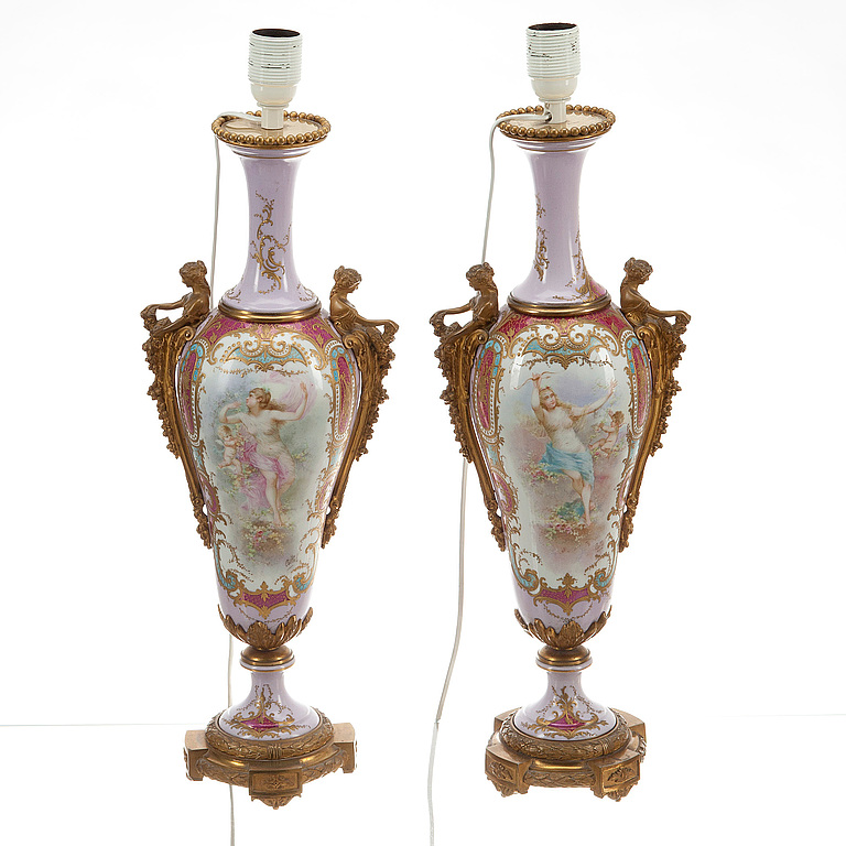 BORDSLAMPOR  URNOR ett par