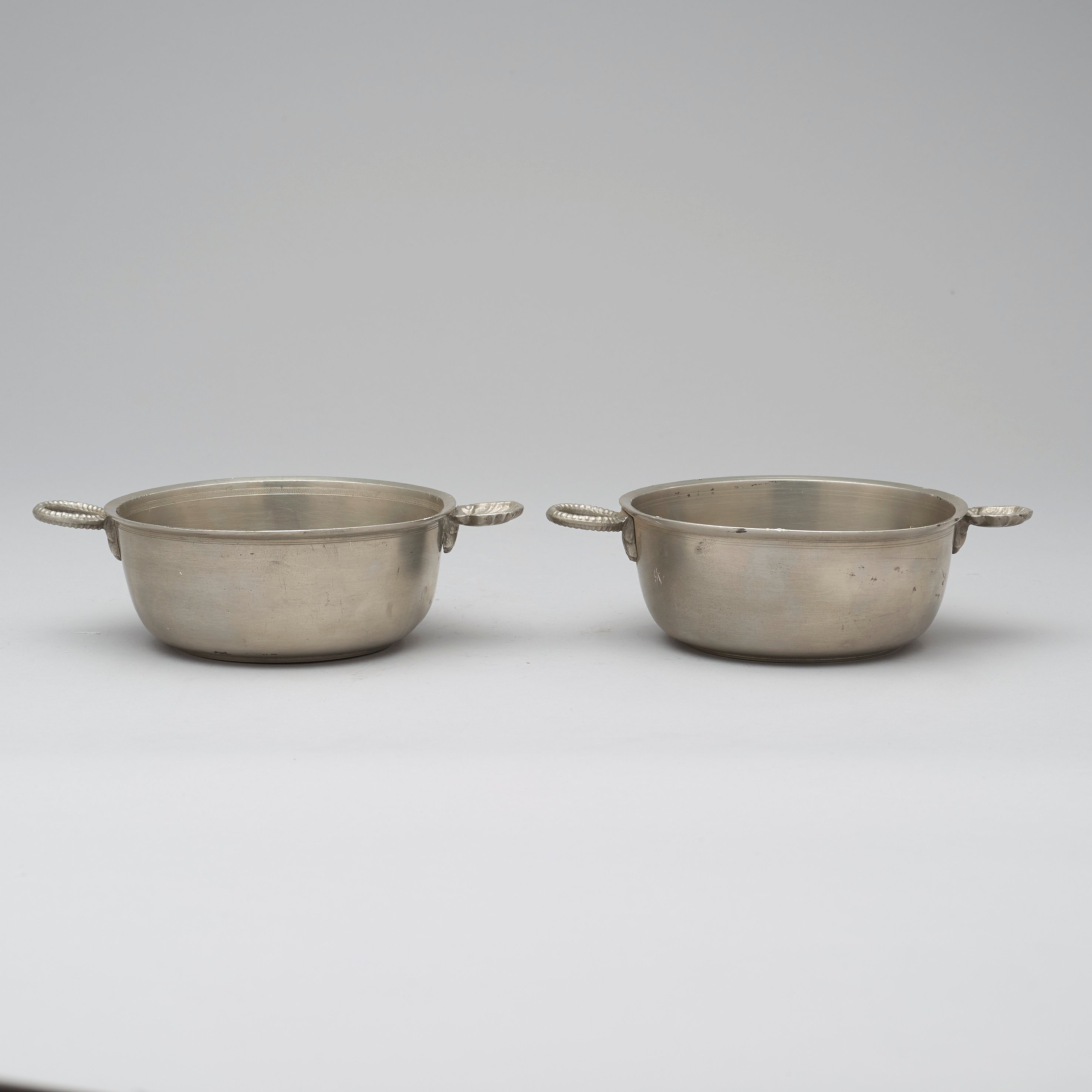 A pair of pewter food holders by M Leffler 1841. Bukowskis
