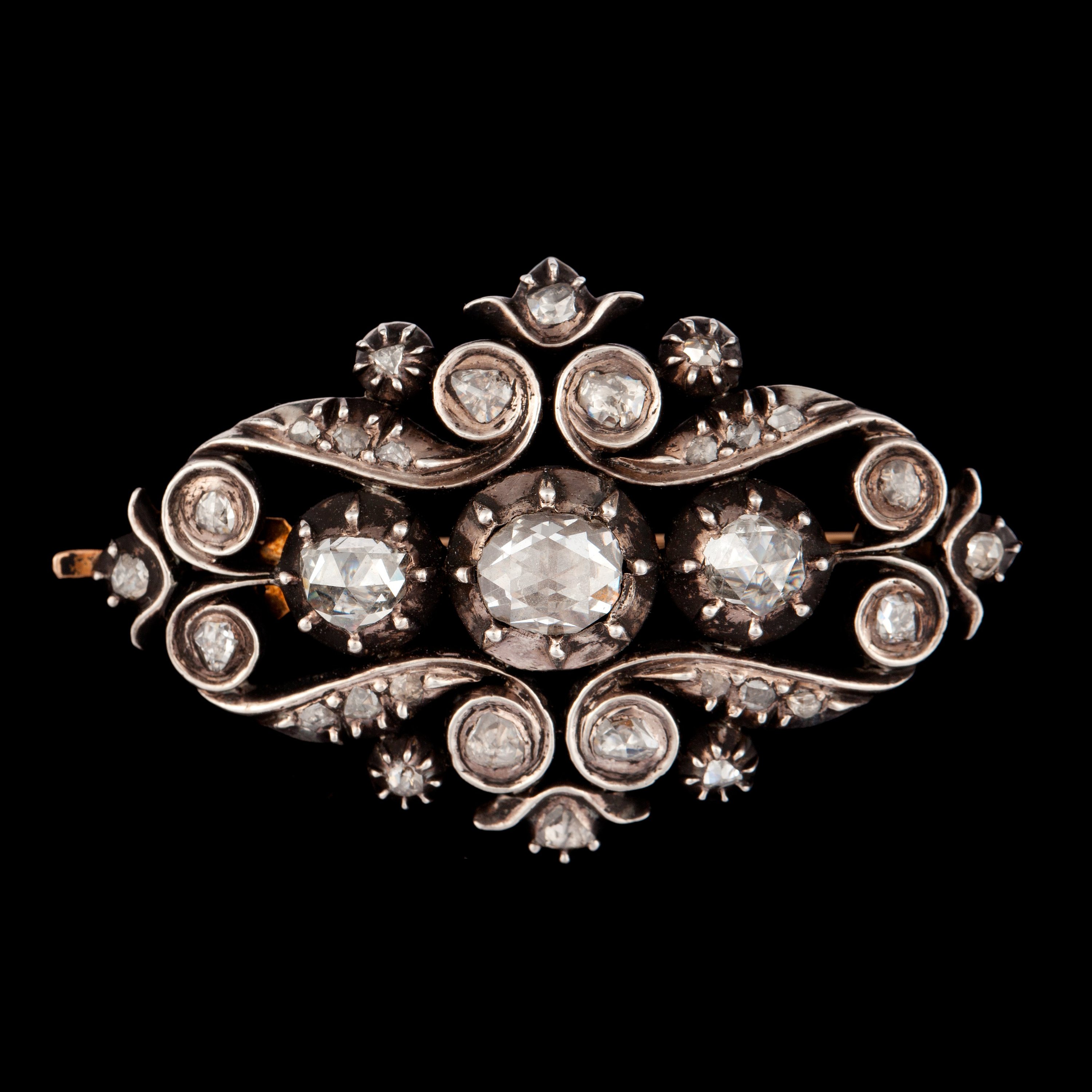 A late Victorian rosecut diamond brooch. Bukowskis
