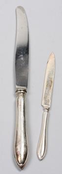 49089. BESTICKSERVIS, 84 delar. Silver. Sverige 1900-tal. Modell Svensk spets.