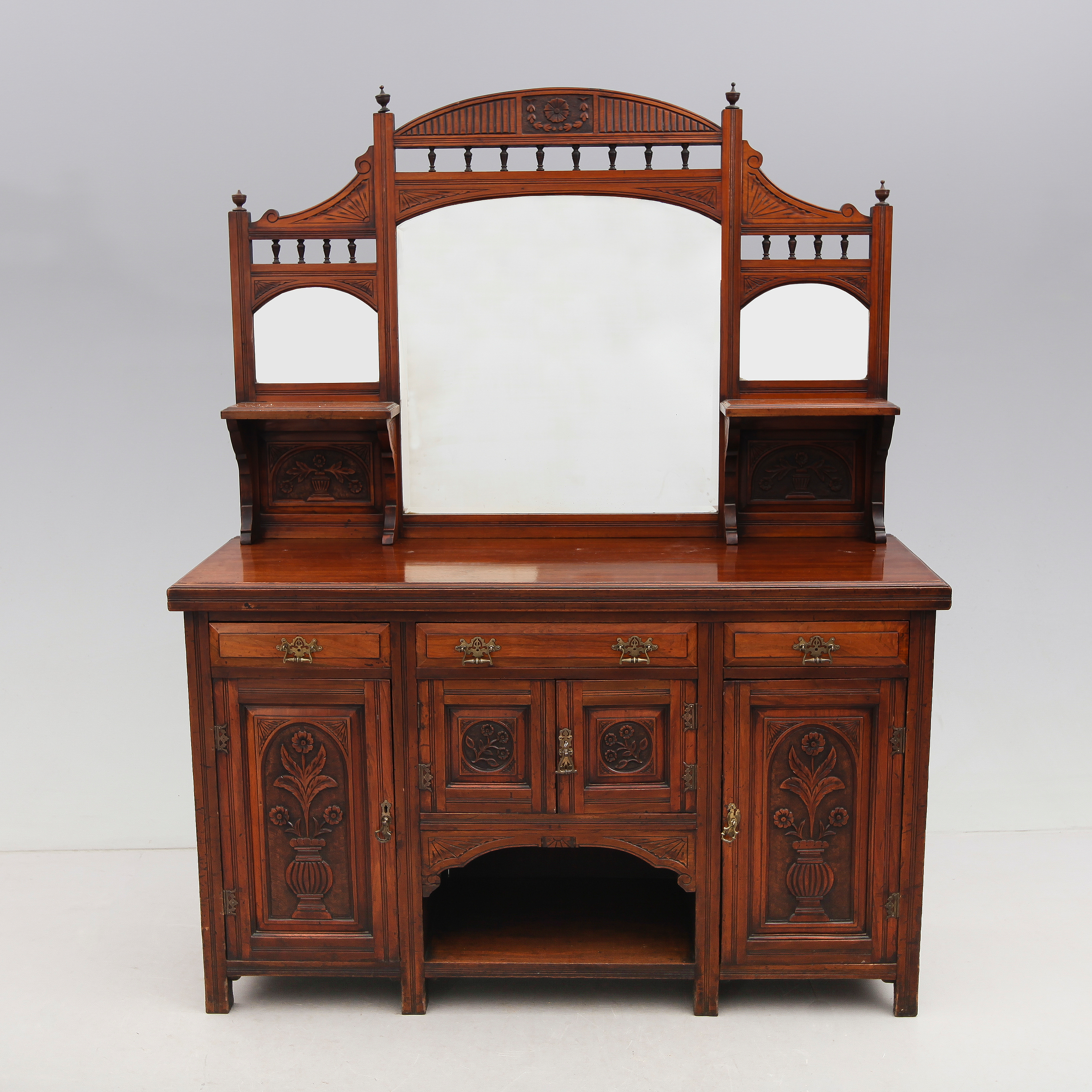 SIDEBOARD, England, 1800talets andra hälft. Bukowskis