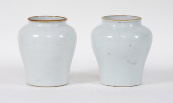 49849. URNOR, ett par, porslin, Kina, 16001700-tal.