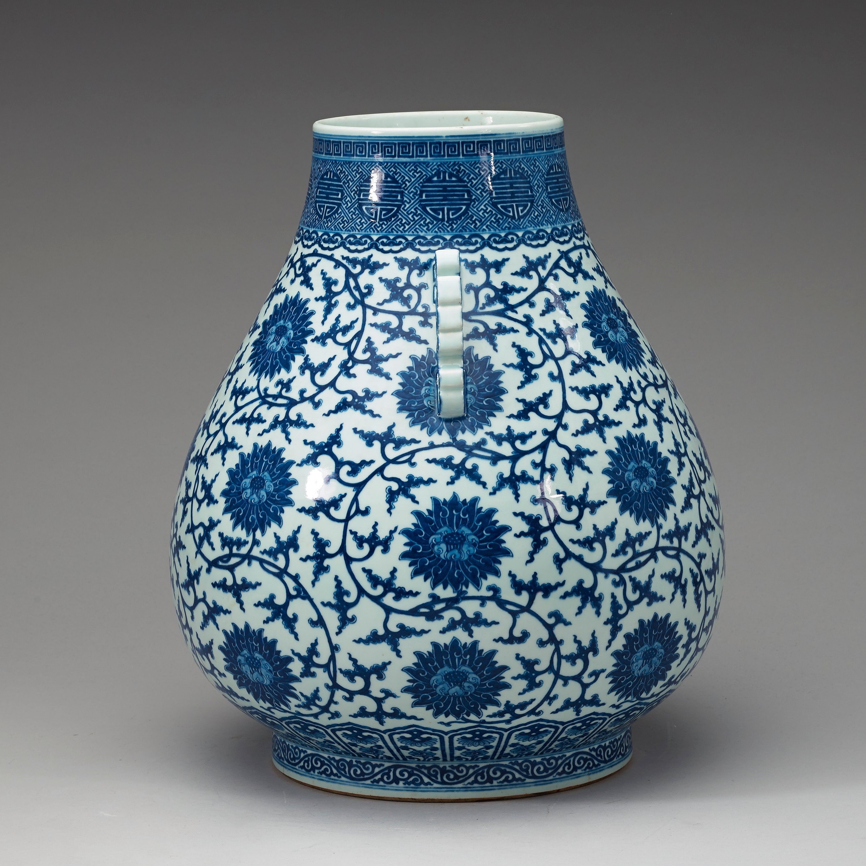 A fine large blue and white Mingstyle vase (hu), Qing dynasty (1644