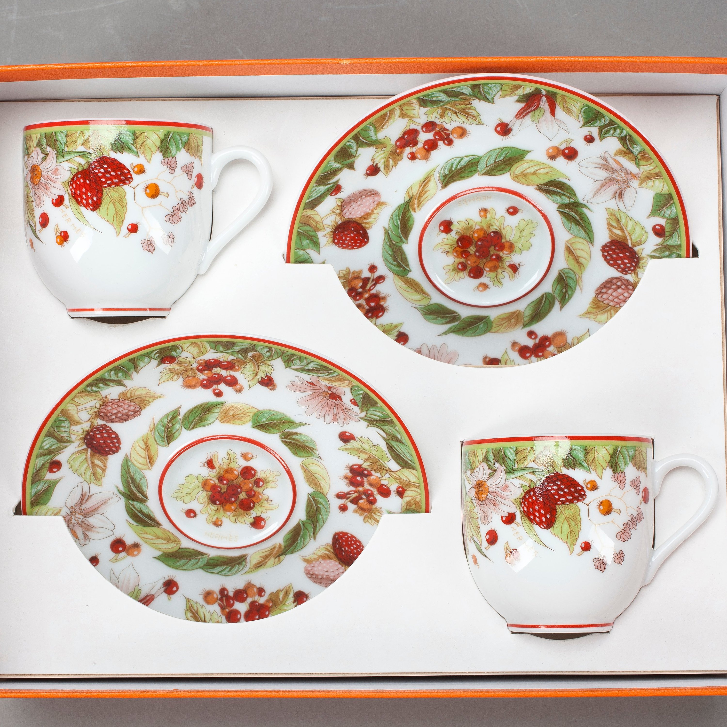 Hermes A Pair Of Porcelain Coffecups With Plates Le Jardin De Pythagore Bukowskis
