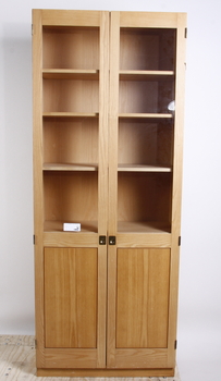 52311. VITRINSKÅP, sent 1900-tal.