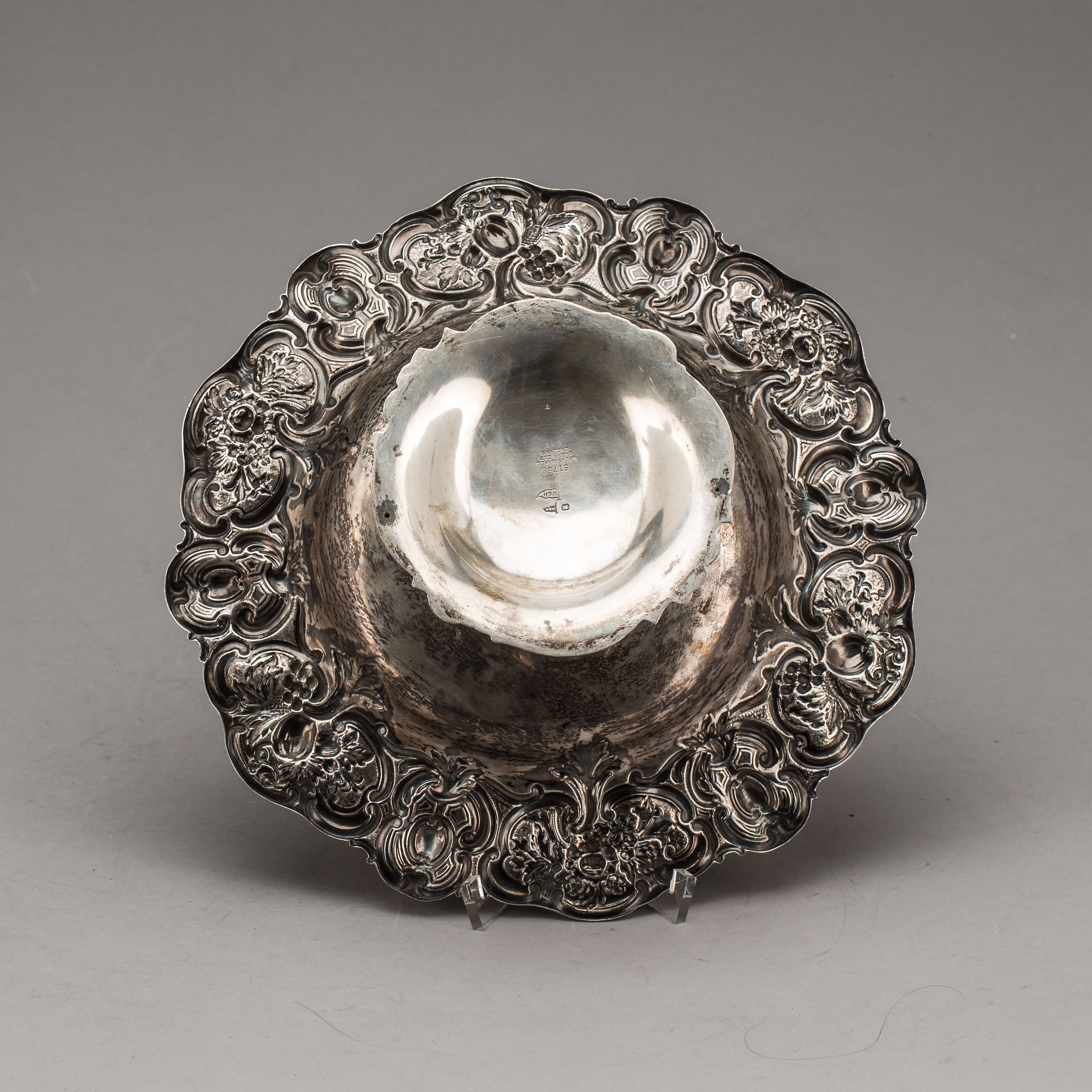 SKÅL PÅ FOT, silver, Walker & Hall, Sheffield, England, 1898. Bukowskis