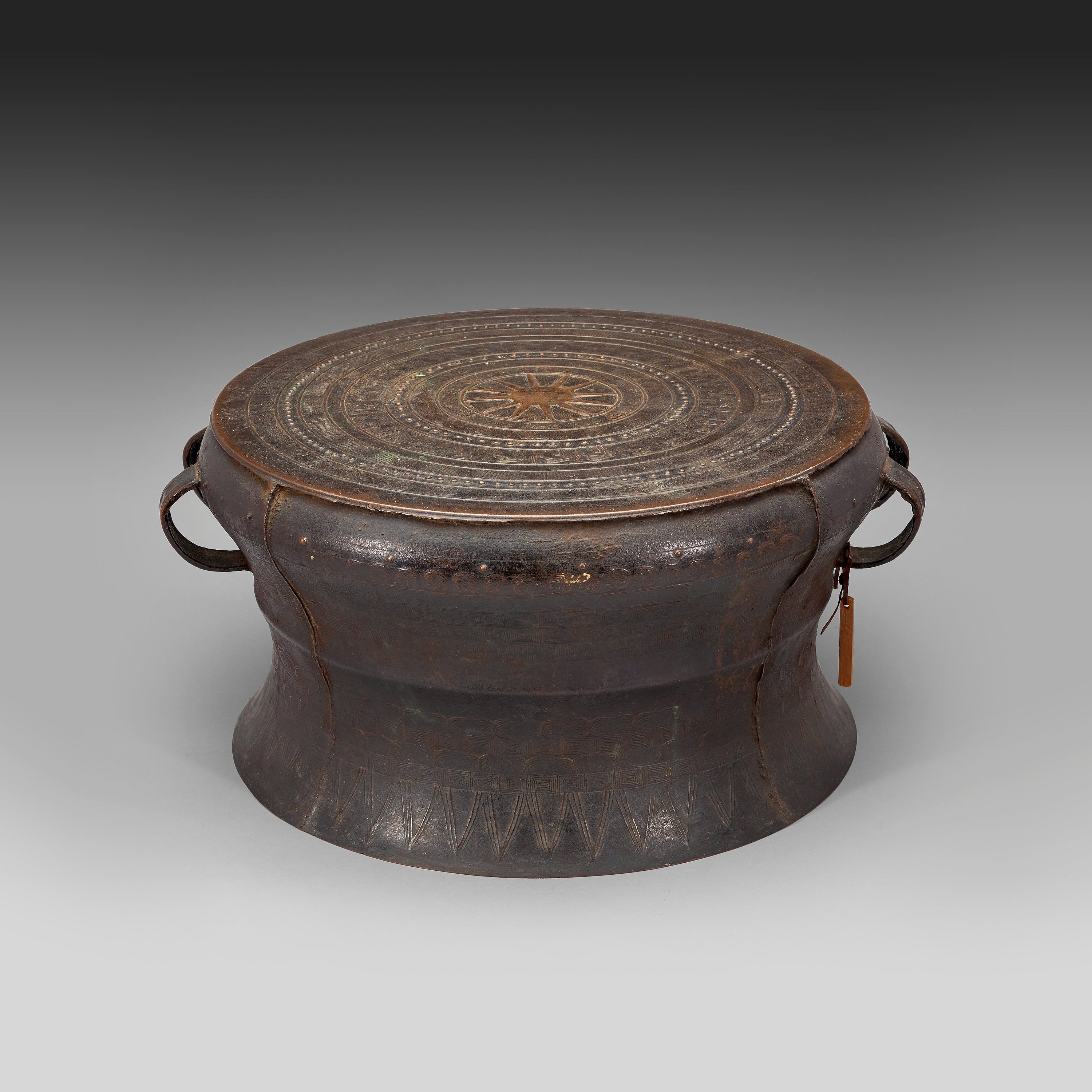 An archaistic bronze drum, presumably Song dynasty (9601279). Bukowskis