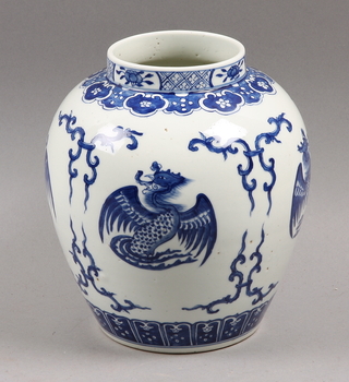 58491. URNA, porslin, Kanxi stil, Qing, Kina.
