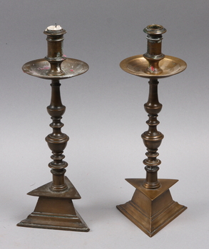 59119. LJUSSTAKAR, ett par. Barockstil.