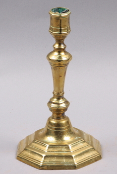 60718. LJUSSTAKE, mässing, barock, 1700-tal.