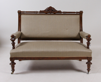 61823. SOFFA samt SOFFBORD, nyrenässans, 1800-talets andra hälft.