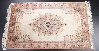 62295. MATTA, orientalisk, ca 145x245.