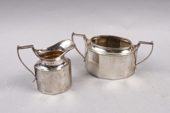 63967. SOCKERSKÅL SAMT GRÄDDKANNA, silver, London, England, 1931.