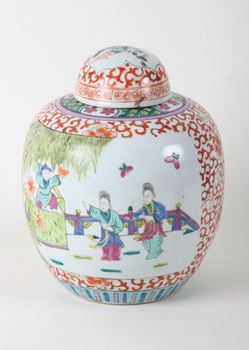 66671. BOJAN med lock, porslin, Kina.