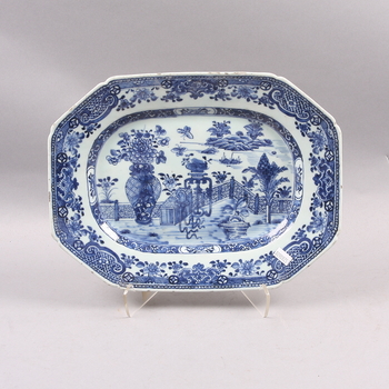 67583. STEKFAT, porslin, Qianlong, Kina 1700-tal.