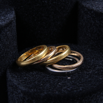 67707. RINGAR, 5 st, 18K guld, Sverige, 1900-tal. Ca 19 g.
