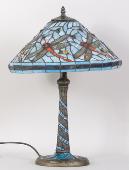 7555. BORDSLAMPA, Tiffanystil.