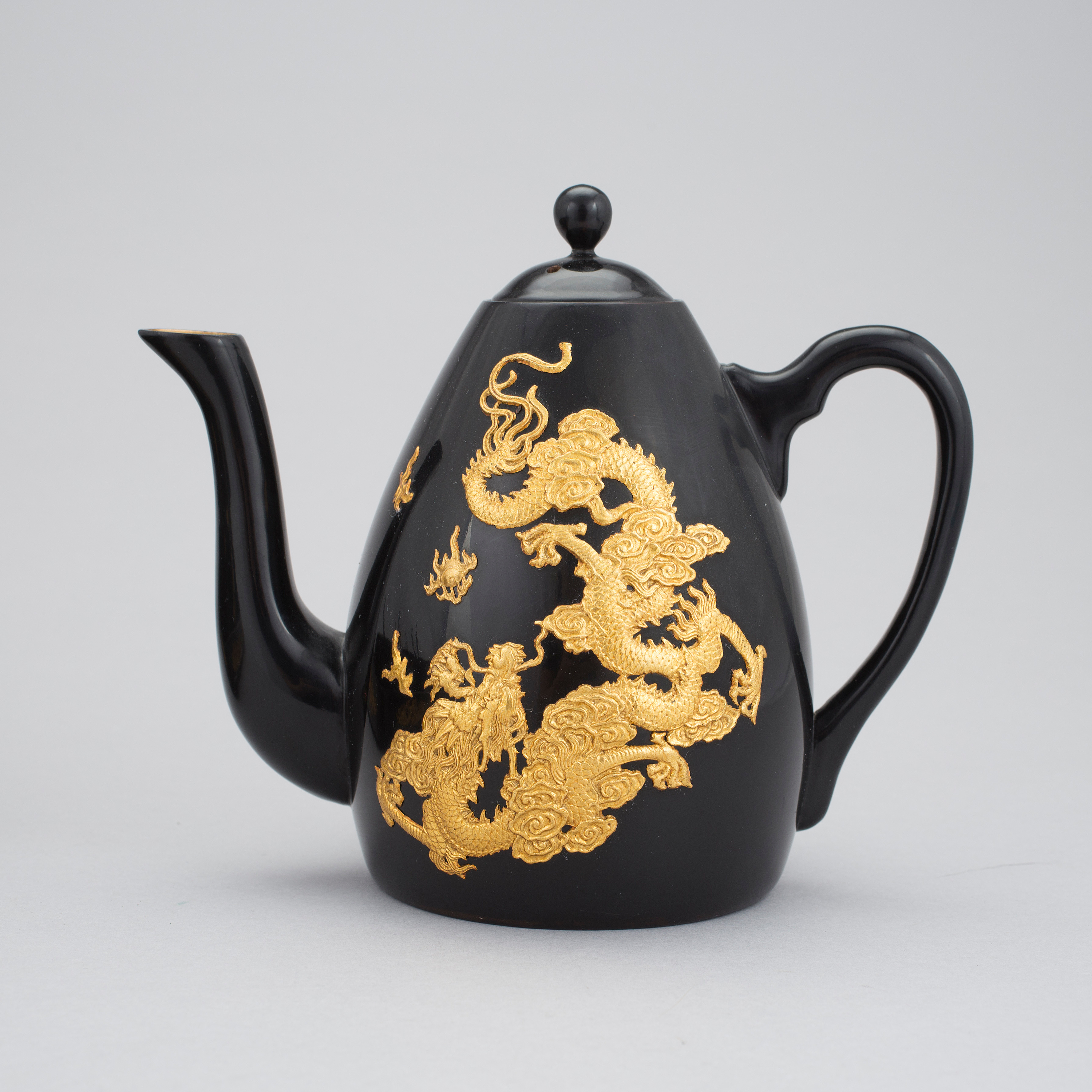 A black lacquer tea service, Japan, 20th Century. Bukowskis