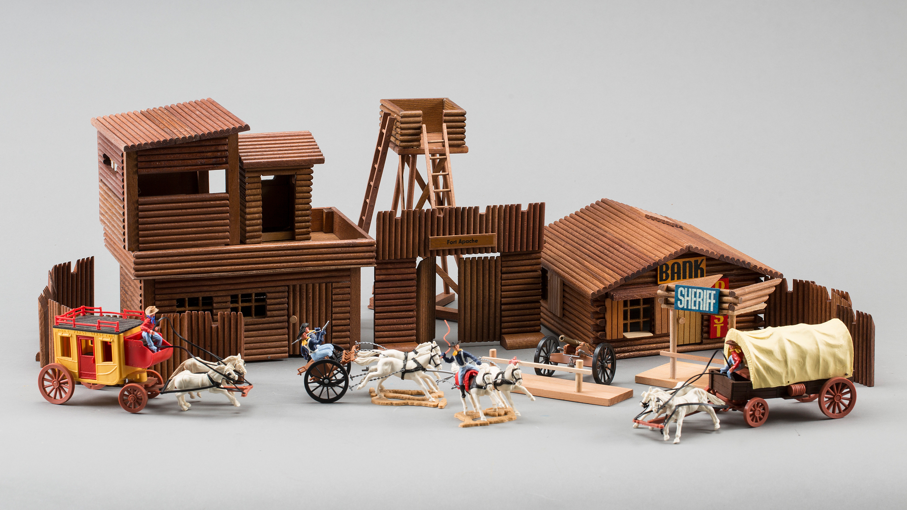 A SET OF WESTERN FIGURES AND FORT BY OEHME & SÖHNE GERMANY AND TIMPO