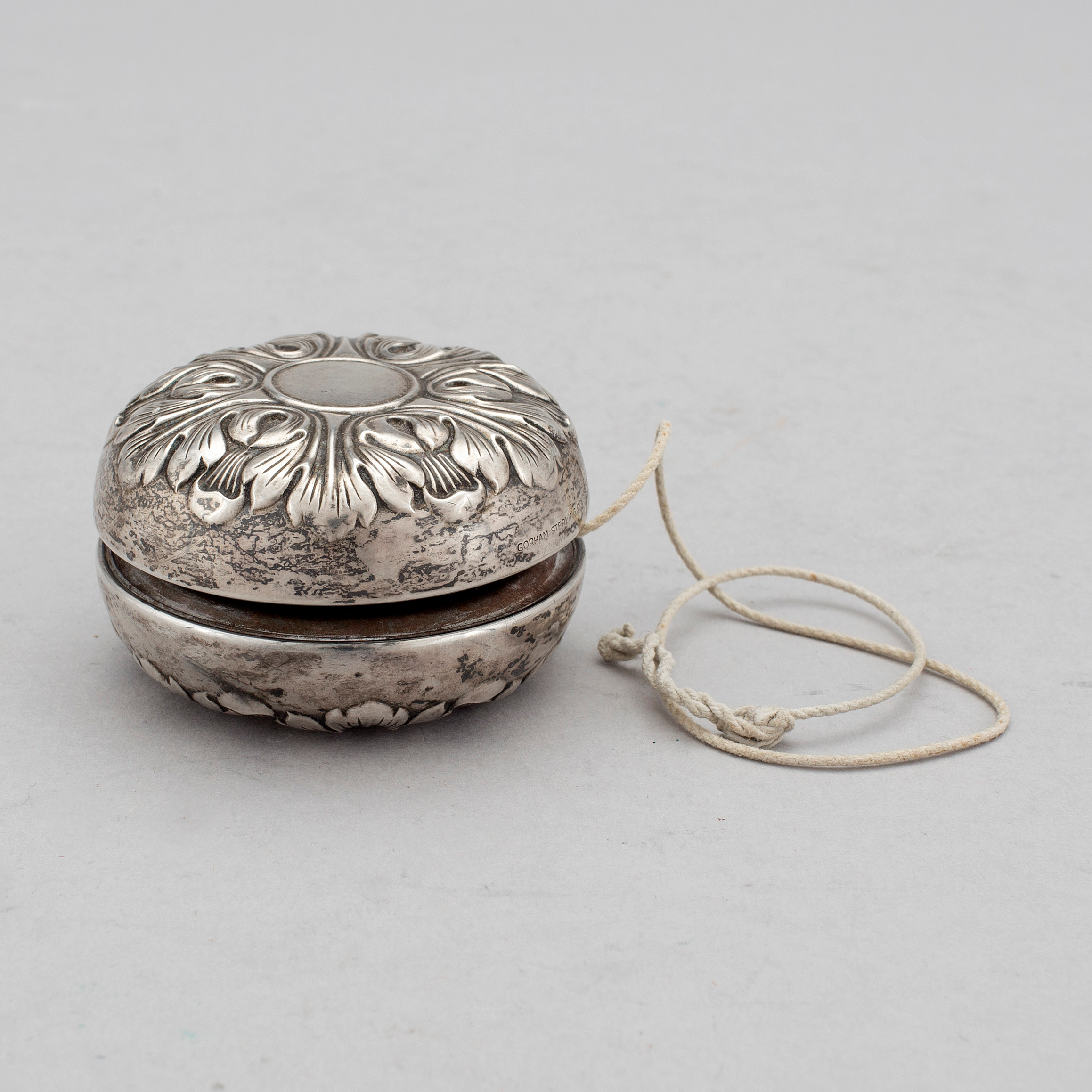 A sterlingsilver yoyo by Gorham USA 1910/20s. Bukowskis