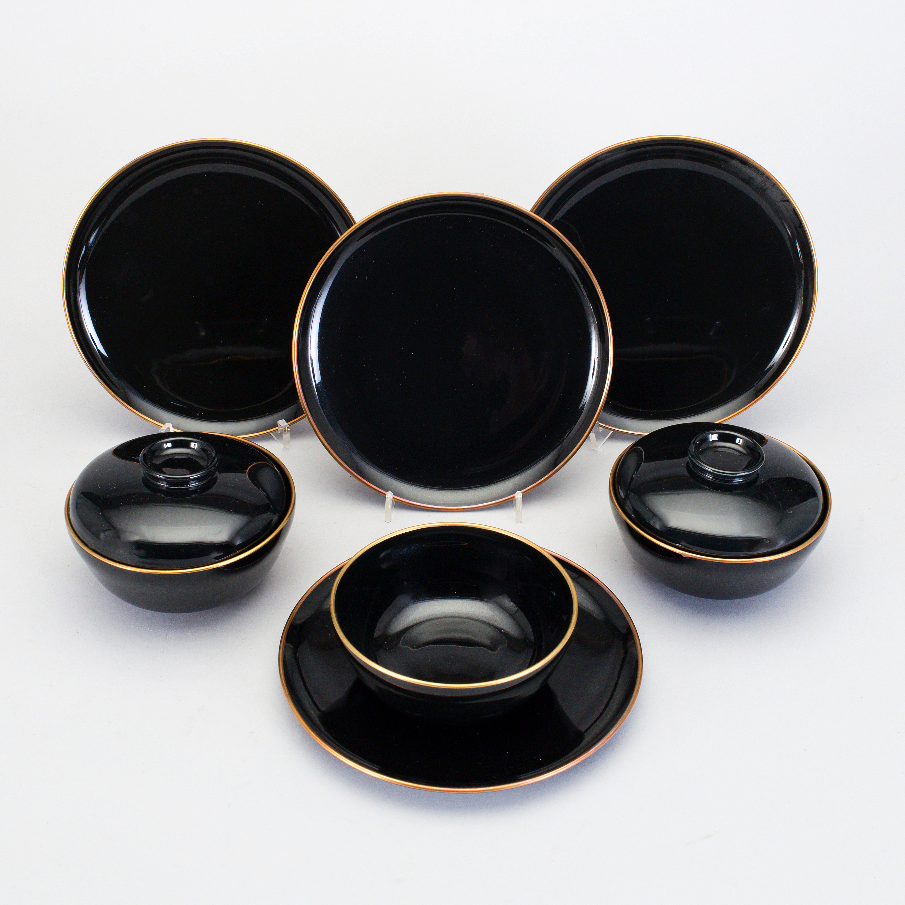 12 bouillon cups with lids and saucers, porcelain, Rörstrand. Bukowskis