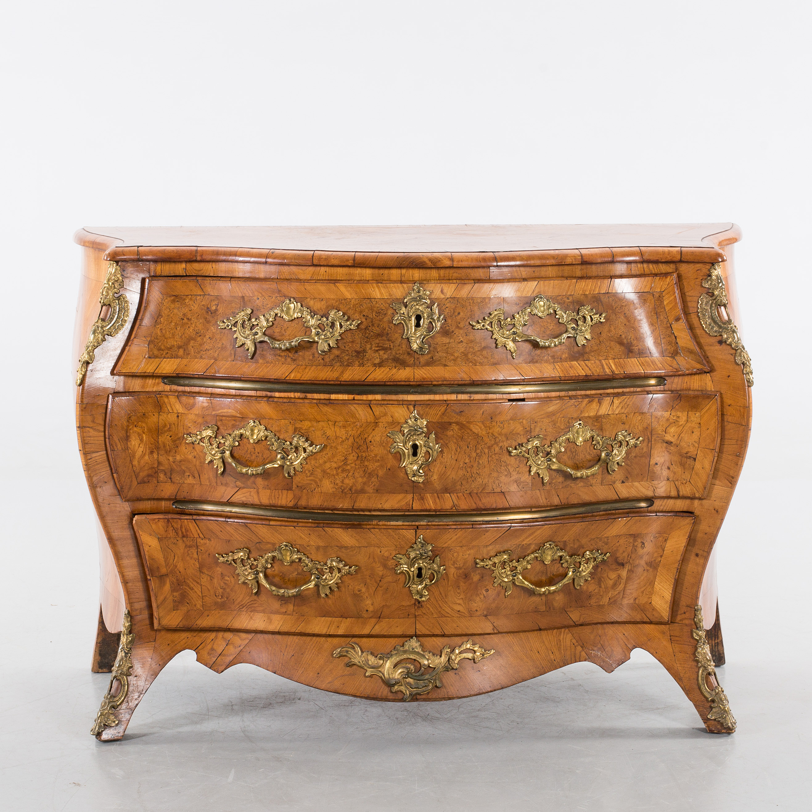 A ROKOKO CHEST OF DRAWERS, 18TH CENTURY. Bukowskis
