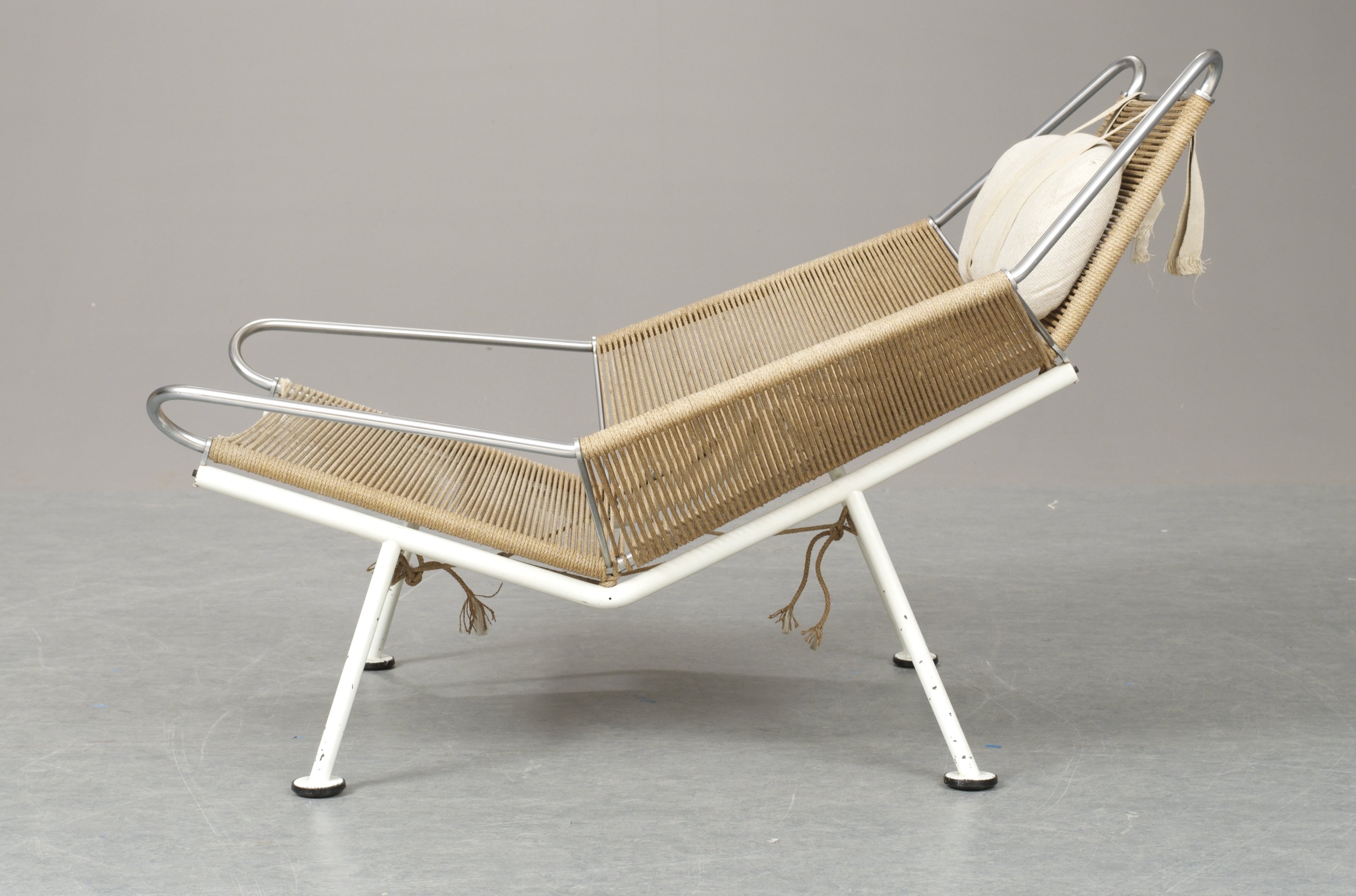 A Hans J Wegner lounge chair "Flag Halyard", by Getama, Denmark