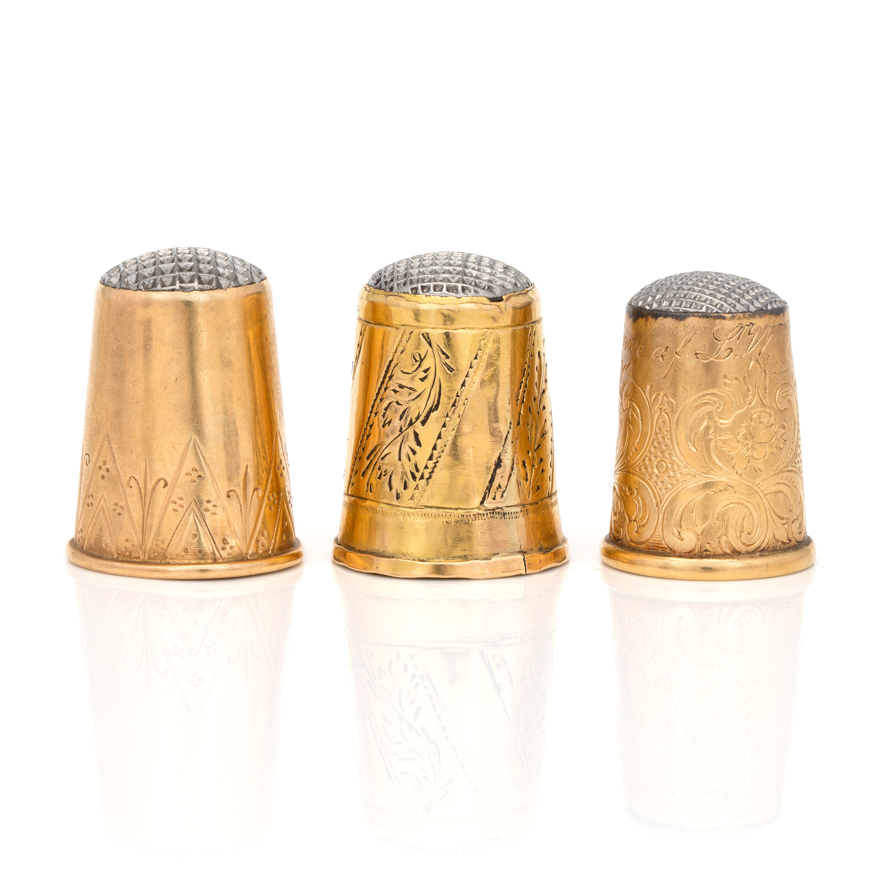 Three 18K gold thimbles. Bukowskis