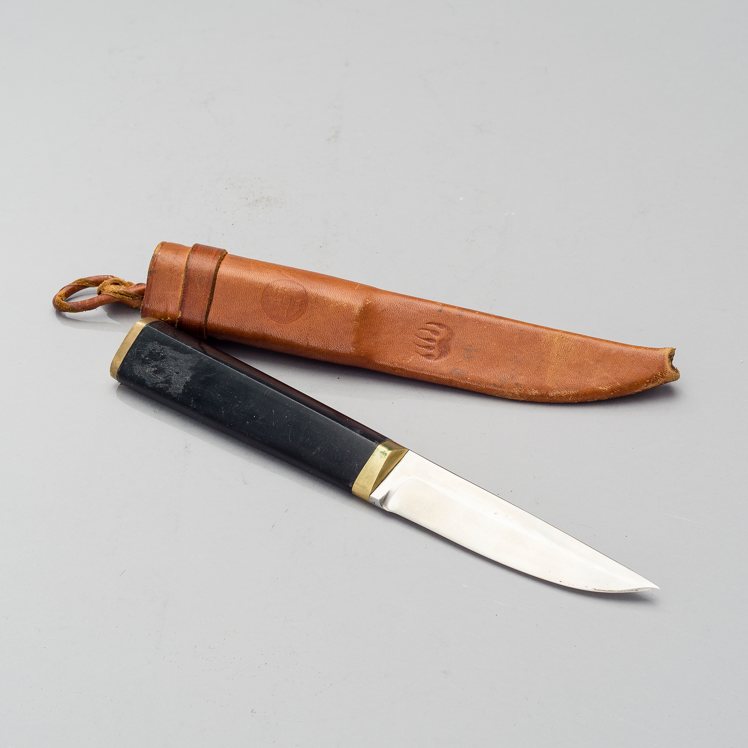 TAPIO WIRKKALA, PUUKKO-KNIFE, stainless steel, nylon and brass, Hackman  Finland. Model designed in 1961. - Bukowskis