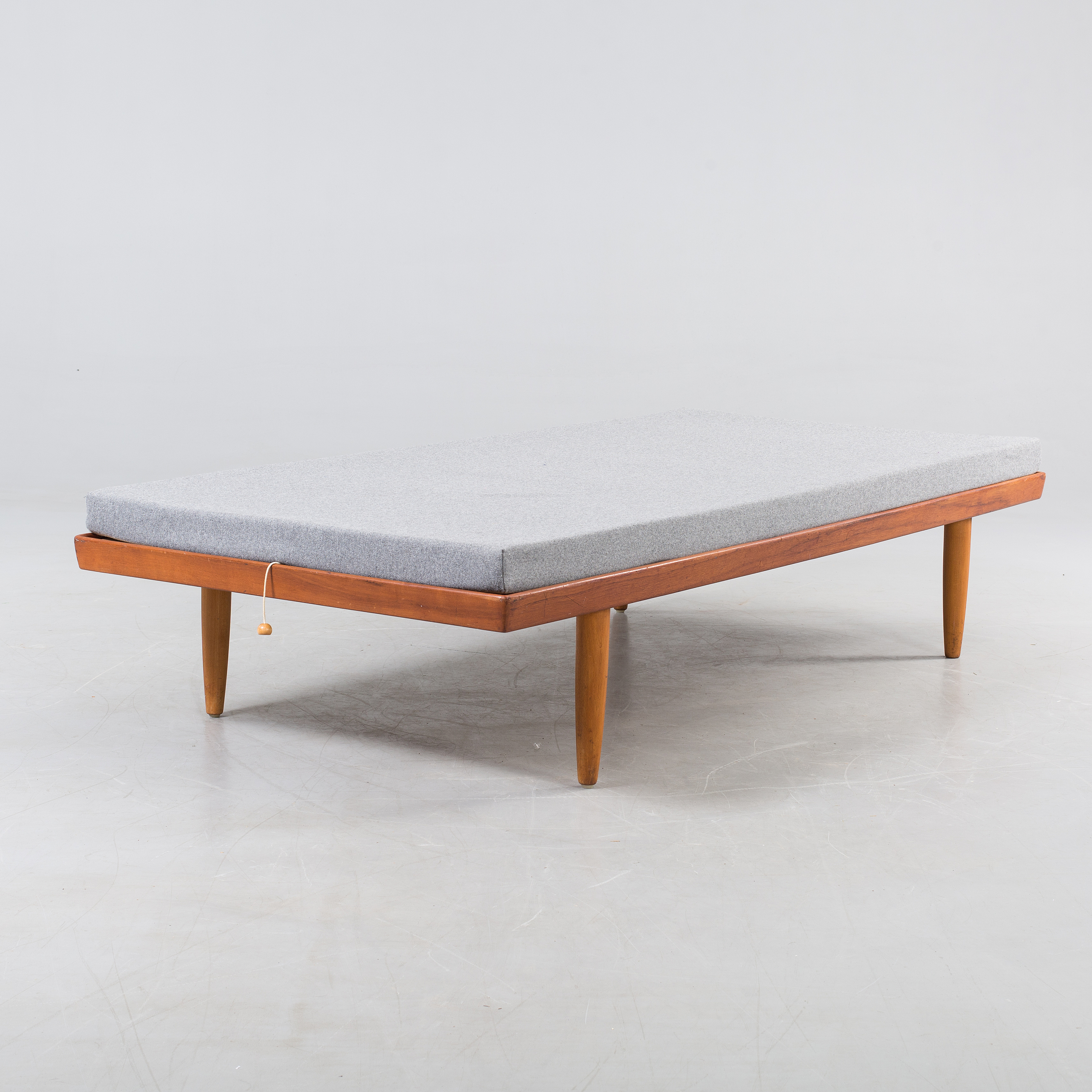 DAGBäDD, teak, ca 1960 tal Bukowskis DAGBäDD, teak, ca 1960 tal Bukowskis