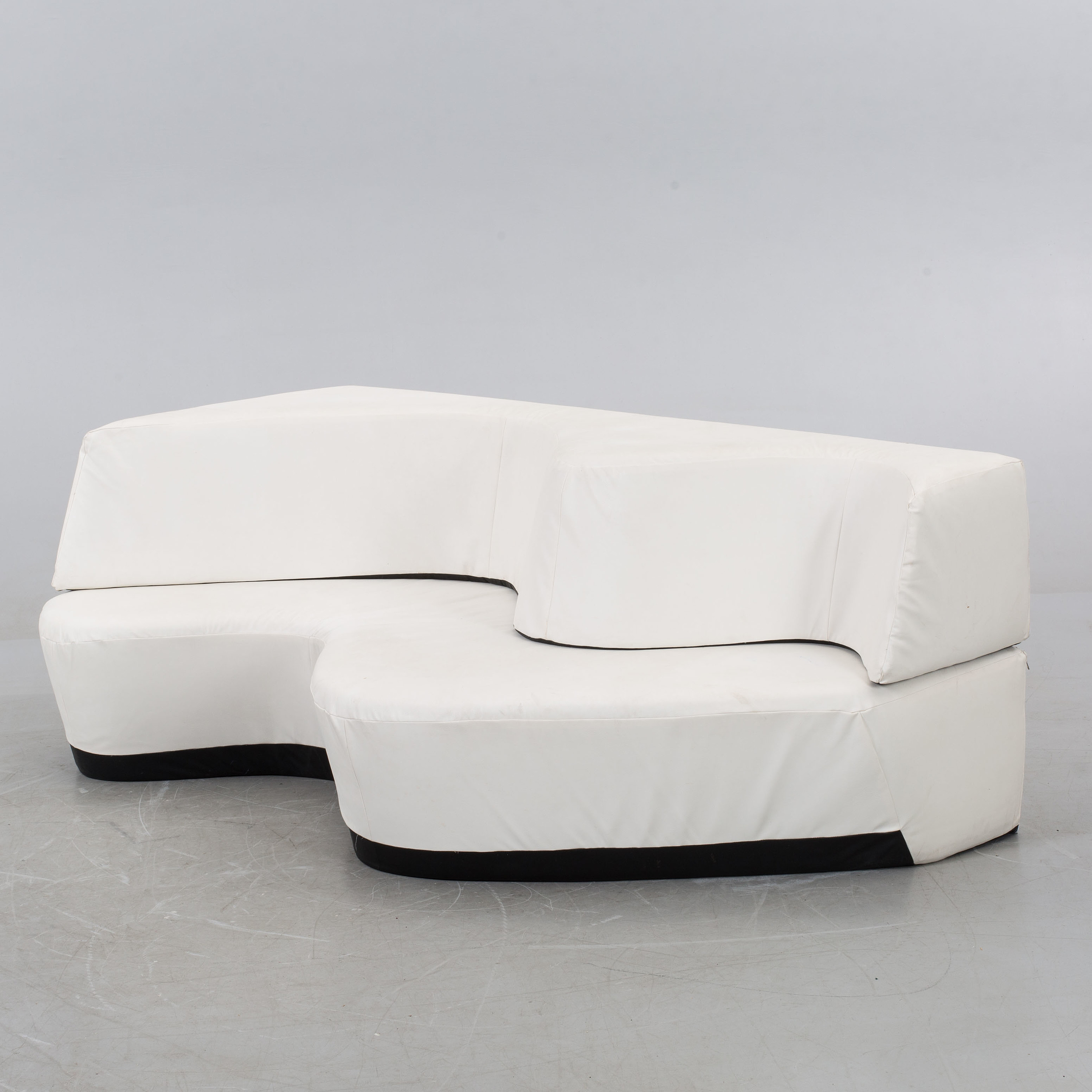 SOFA, sculptural, 2 parts. 1970s. Bukowskis