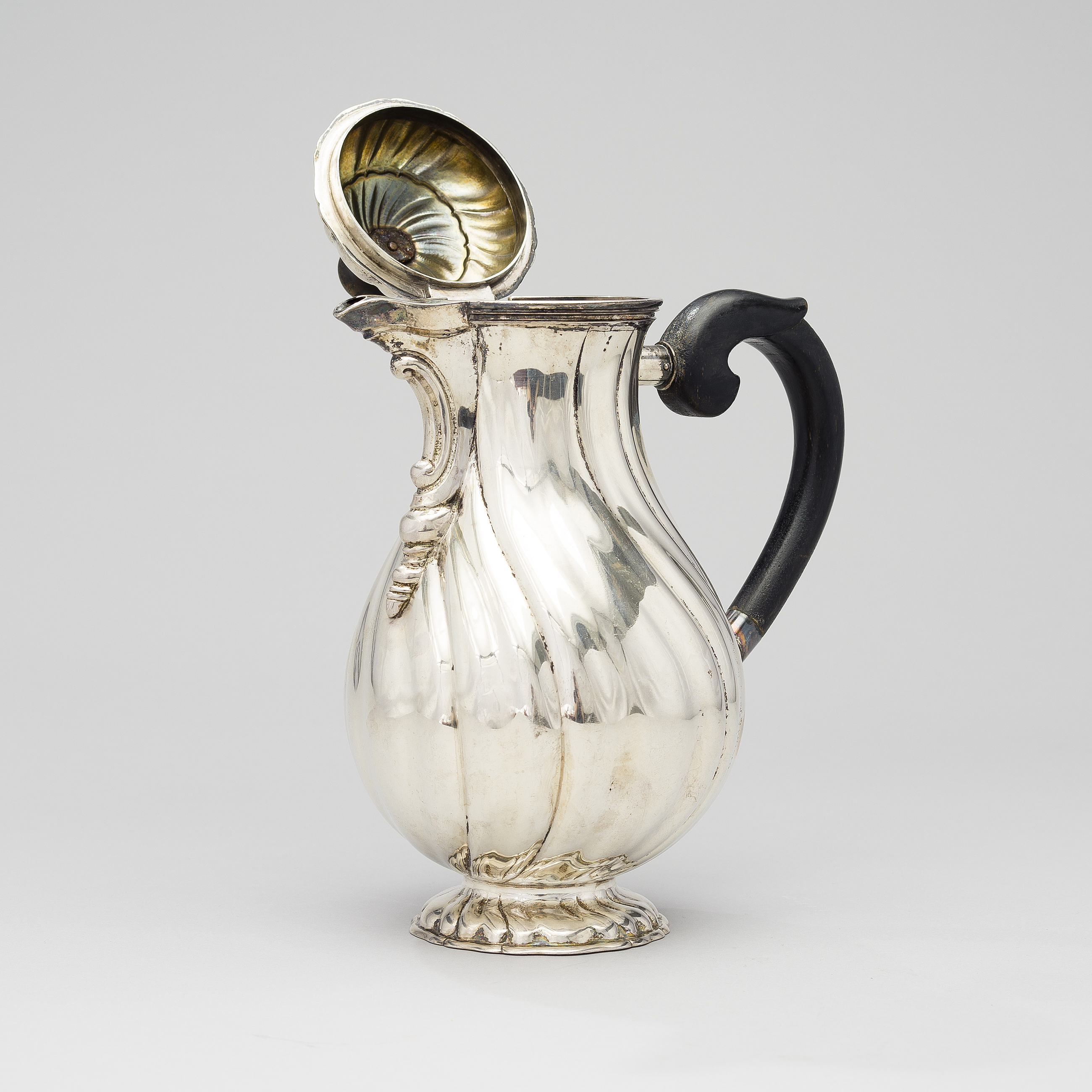 A GERMAN, OSTHUES SILVER COFFEE POT, Germany early 20th century. Weight
