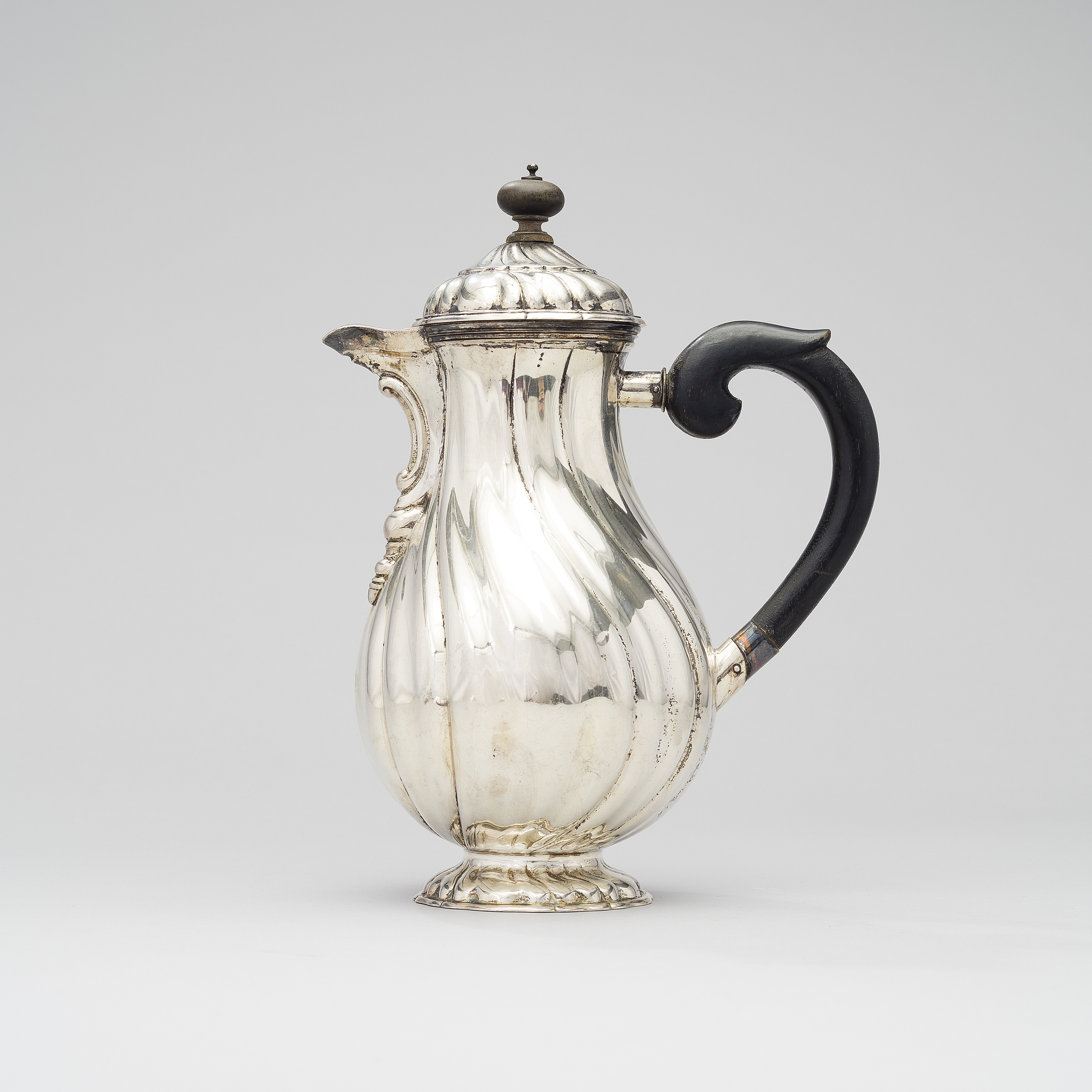 A GERMAN, OSTHUES SILVER COFFEE POT, Germany early 20th century. Weight