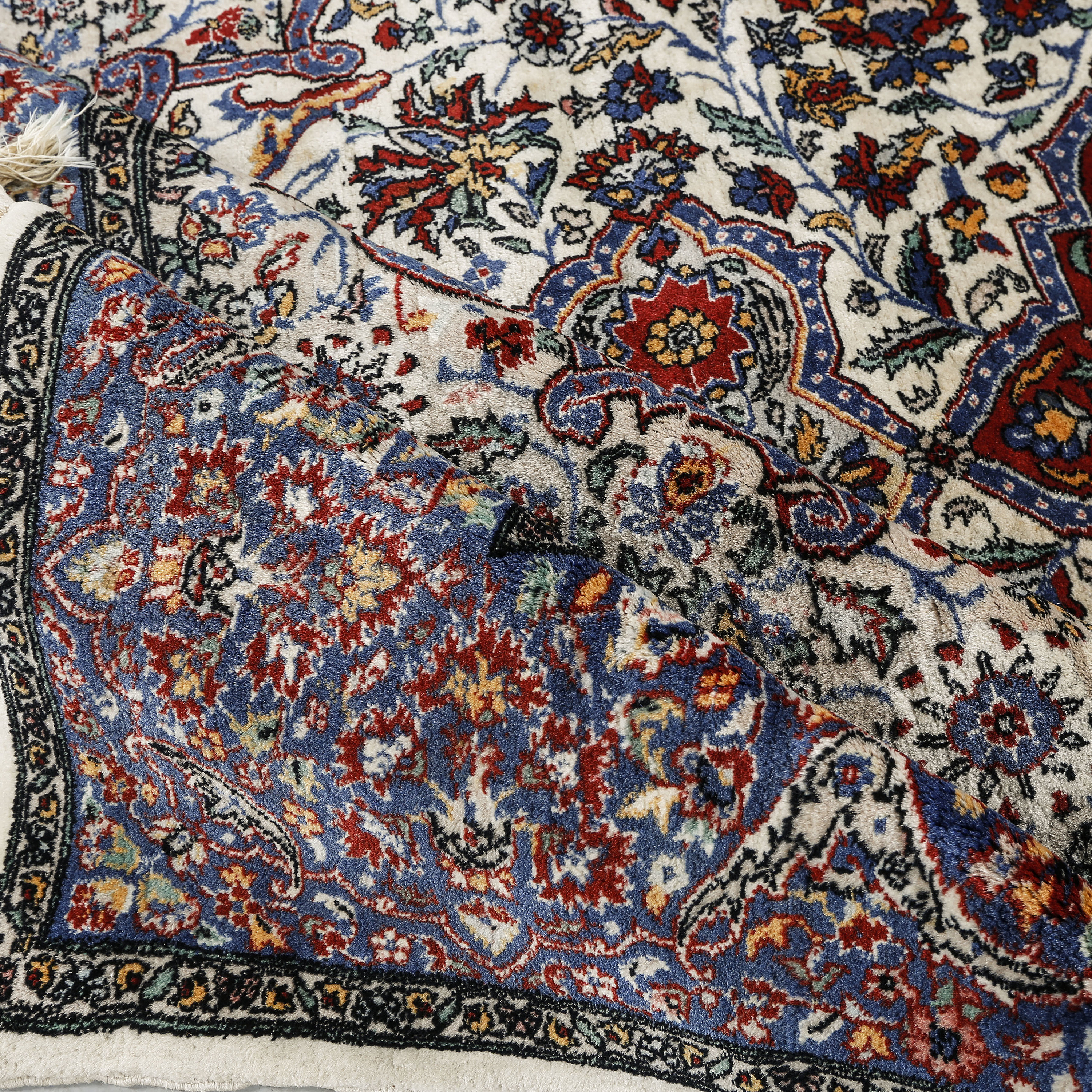 A Pakistani rug, 250 x 155 cm. Bukowskis