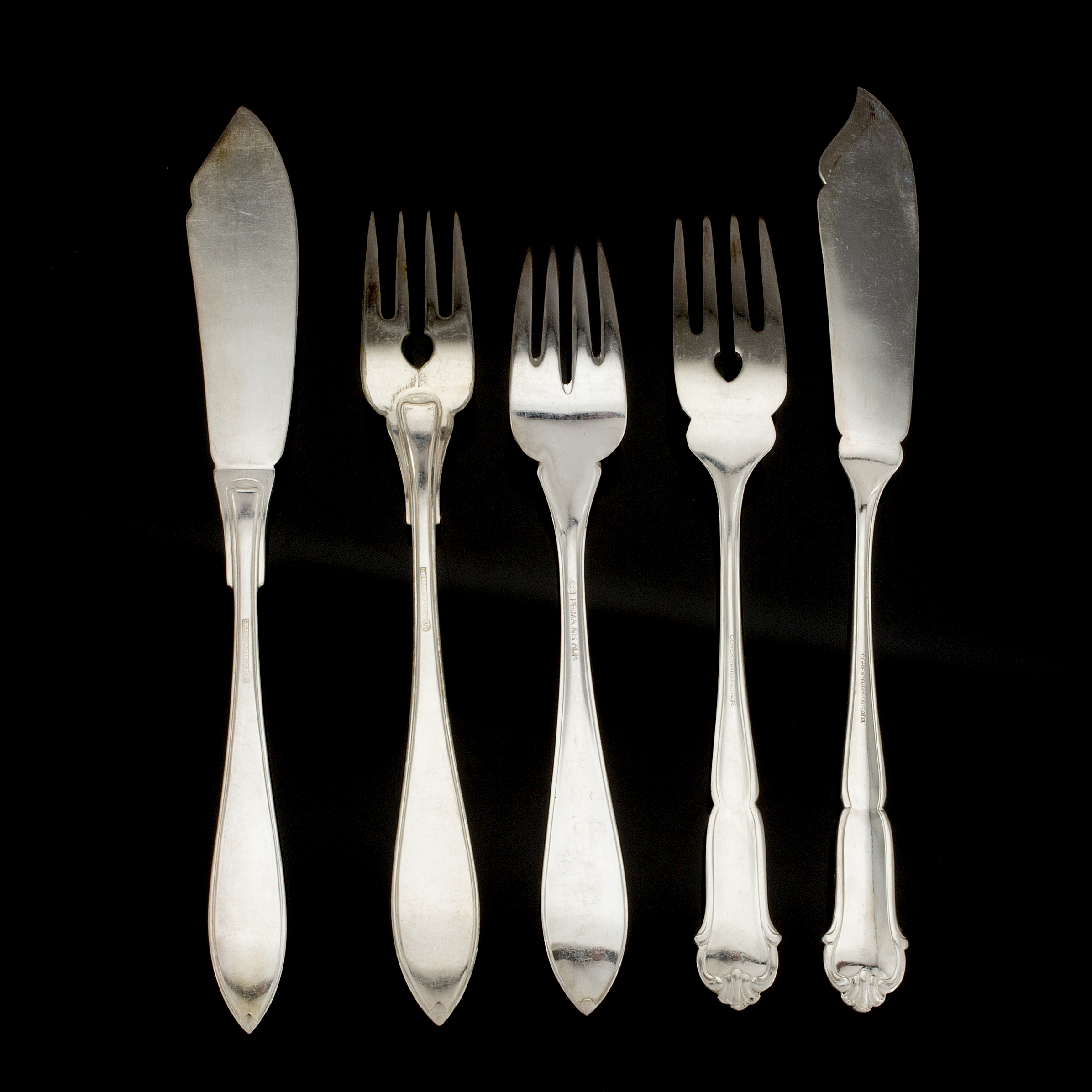 A 46 PIECE SET OF SILVER PLATED FISH FLATWARE FROM THE EARLY 1900s