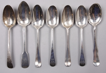 81389. BORDSSKEDAR, 7 st, silver, olika mästare, bl a Sverige, 1700-tal. Ca 424 g.