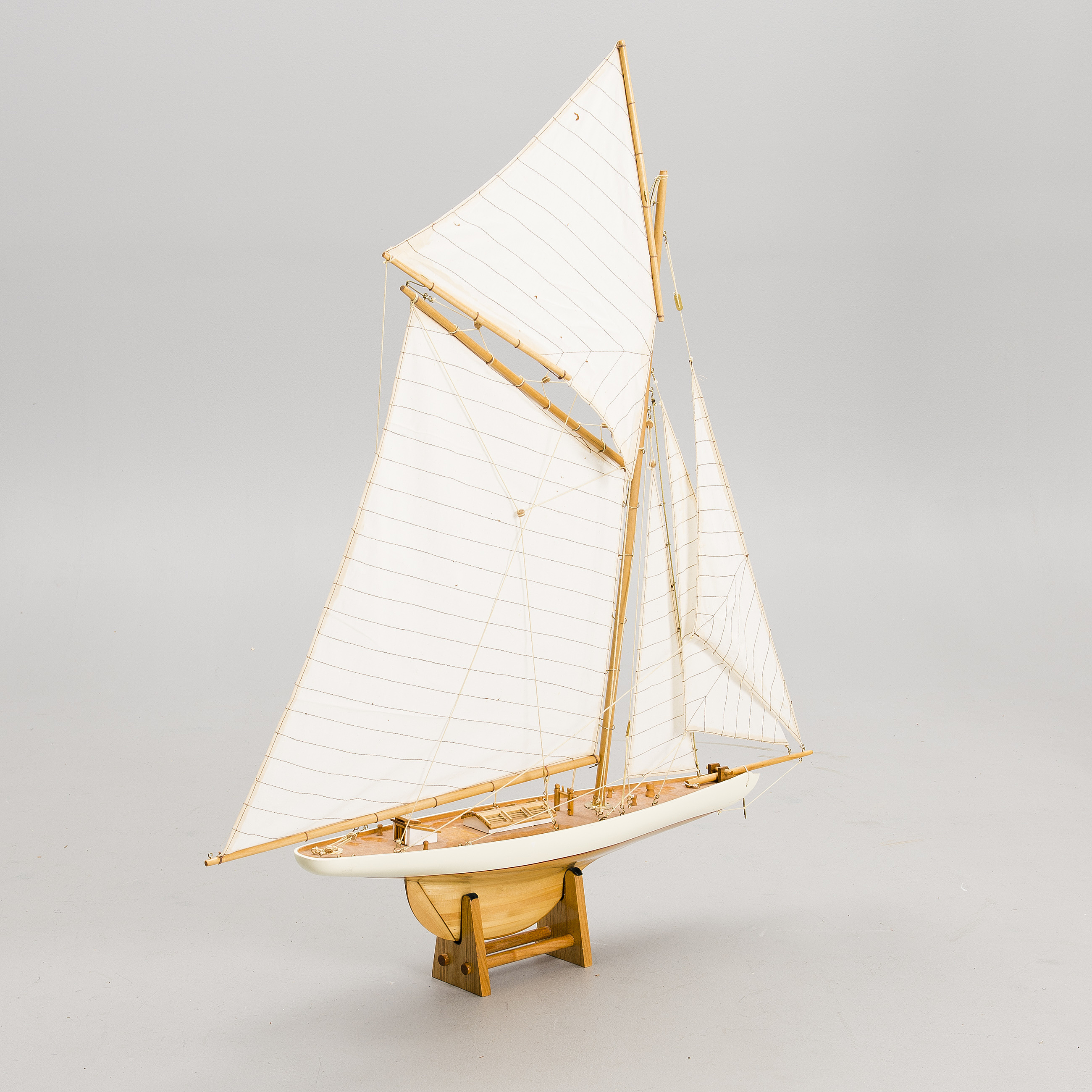 SEGELBÅTSMODELL, Segelbåt, 2000-tal. - Bukowskis