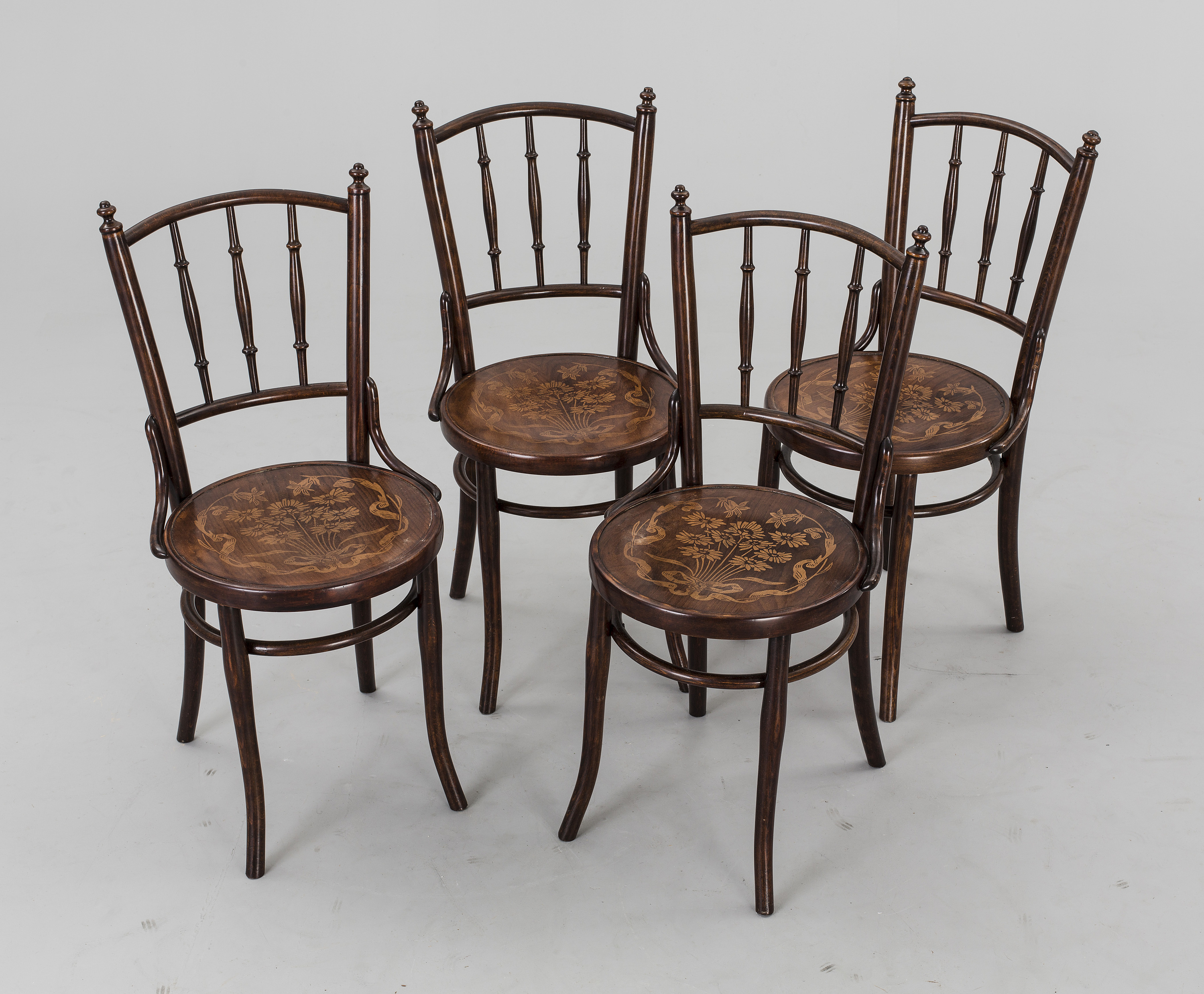 A set of 4 Mundus chairs, early 120th century. Bukowskis