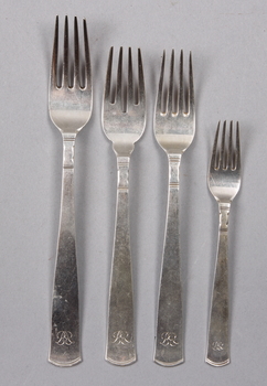 82905. MATBESTICKSERVIS, 130 delar, silver, Rosenholm, GAB 1940-tal.