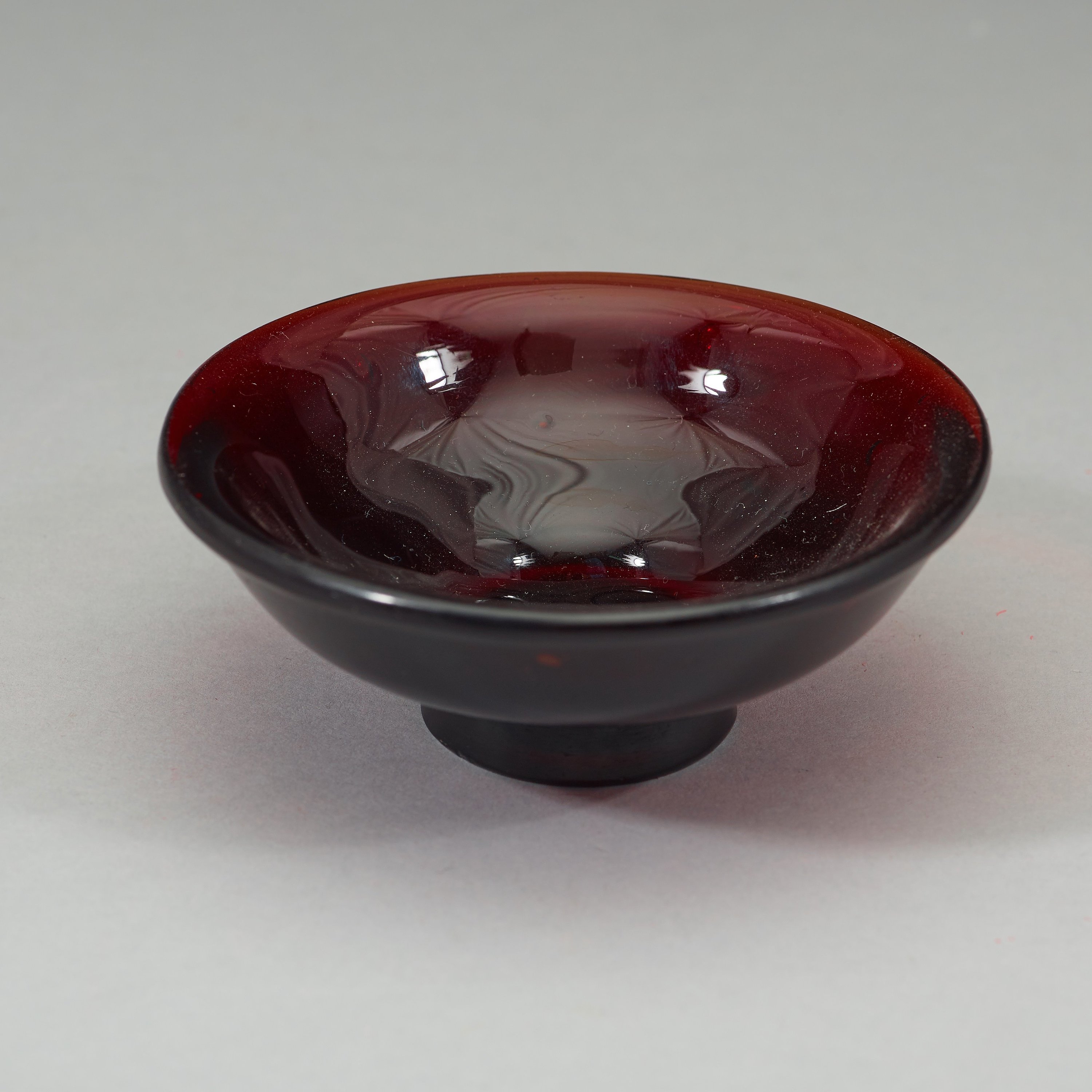 A Chinese Peking glass bowl, Qing dynasty (16441912). Bukowskis