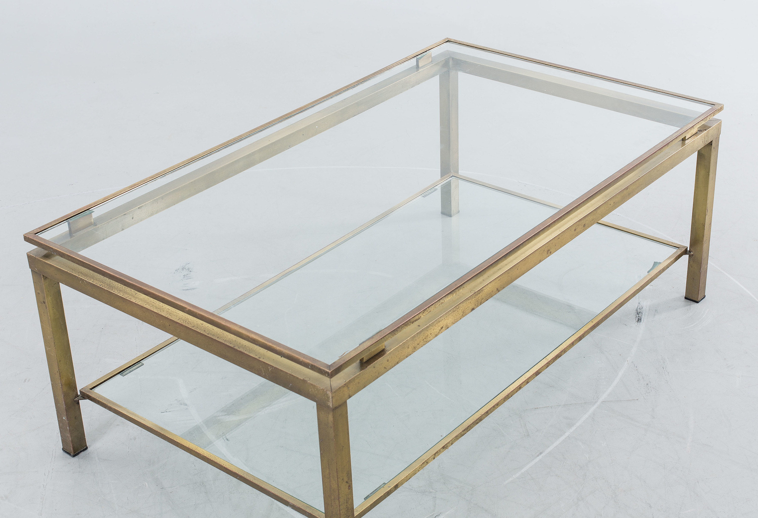 SOFFBORD, glas och mässing, 1900 talets andra hälft Bukowskis SOFFBORD, glas och mässing, 1900 talets andra hälft Bukowskis