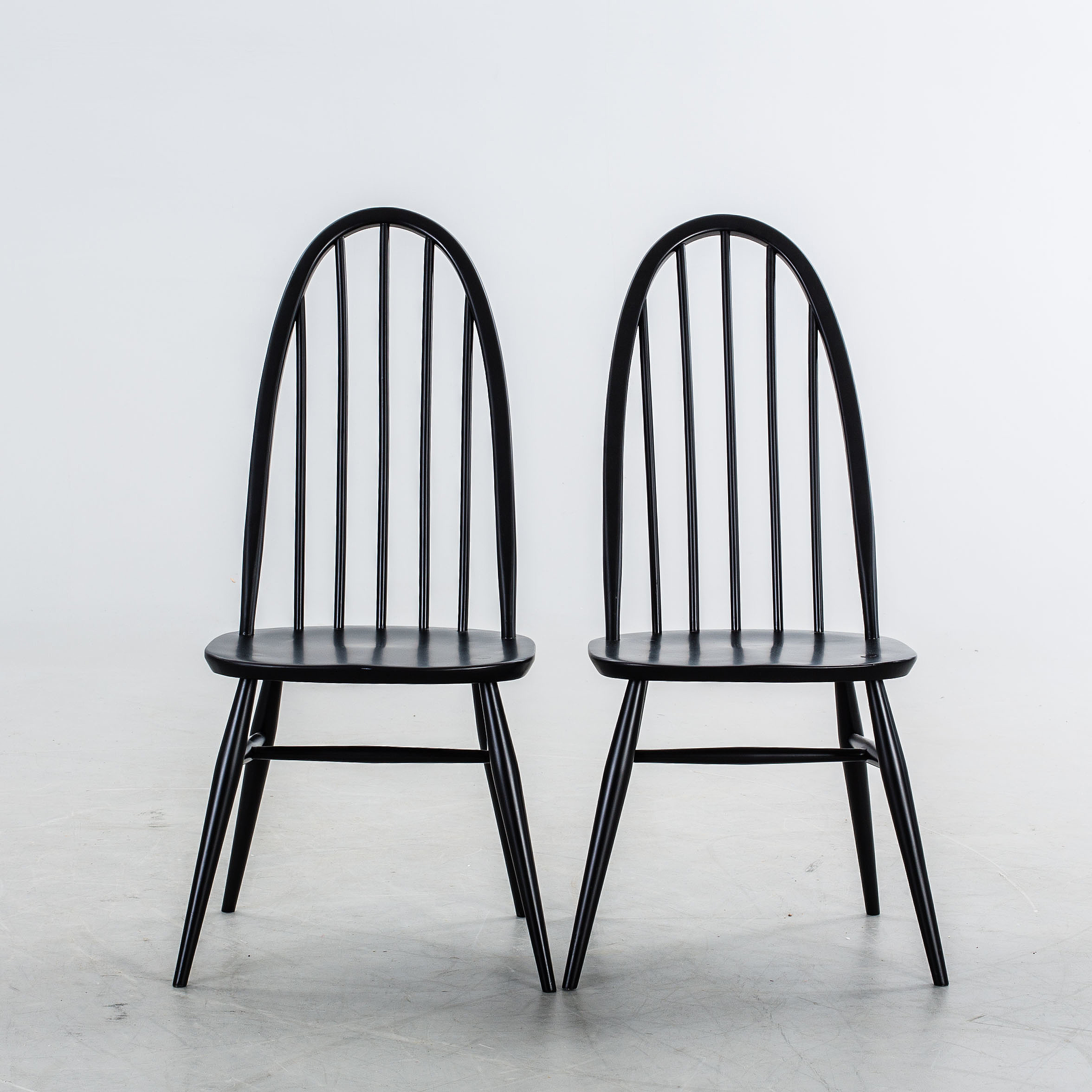 A PAIR OF ERCOL CHAIRS. Bukowskis