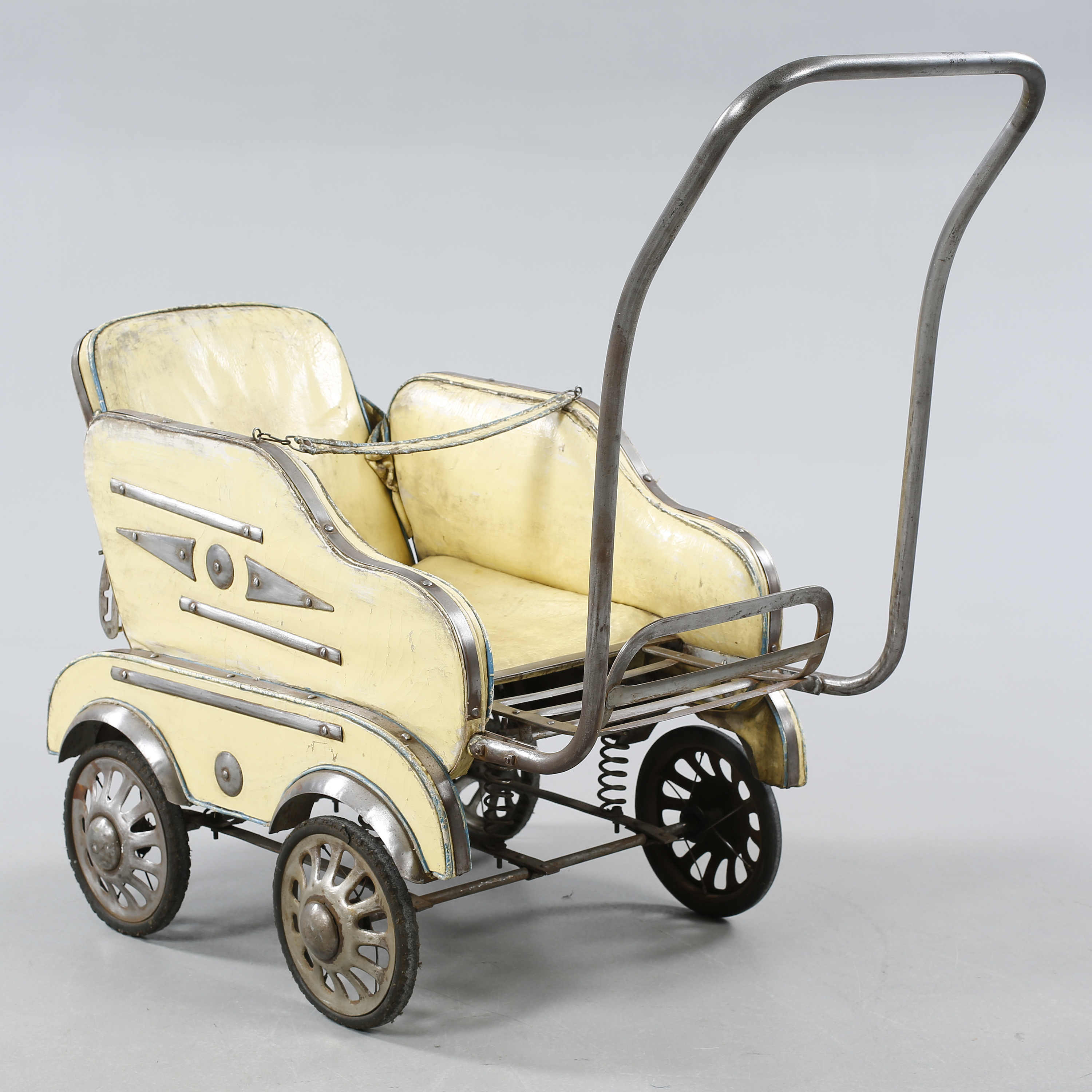 Strollers In2000 A mid 20th century stroller. - Bukowskis